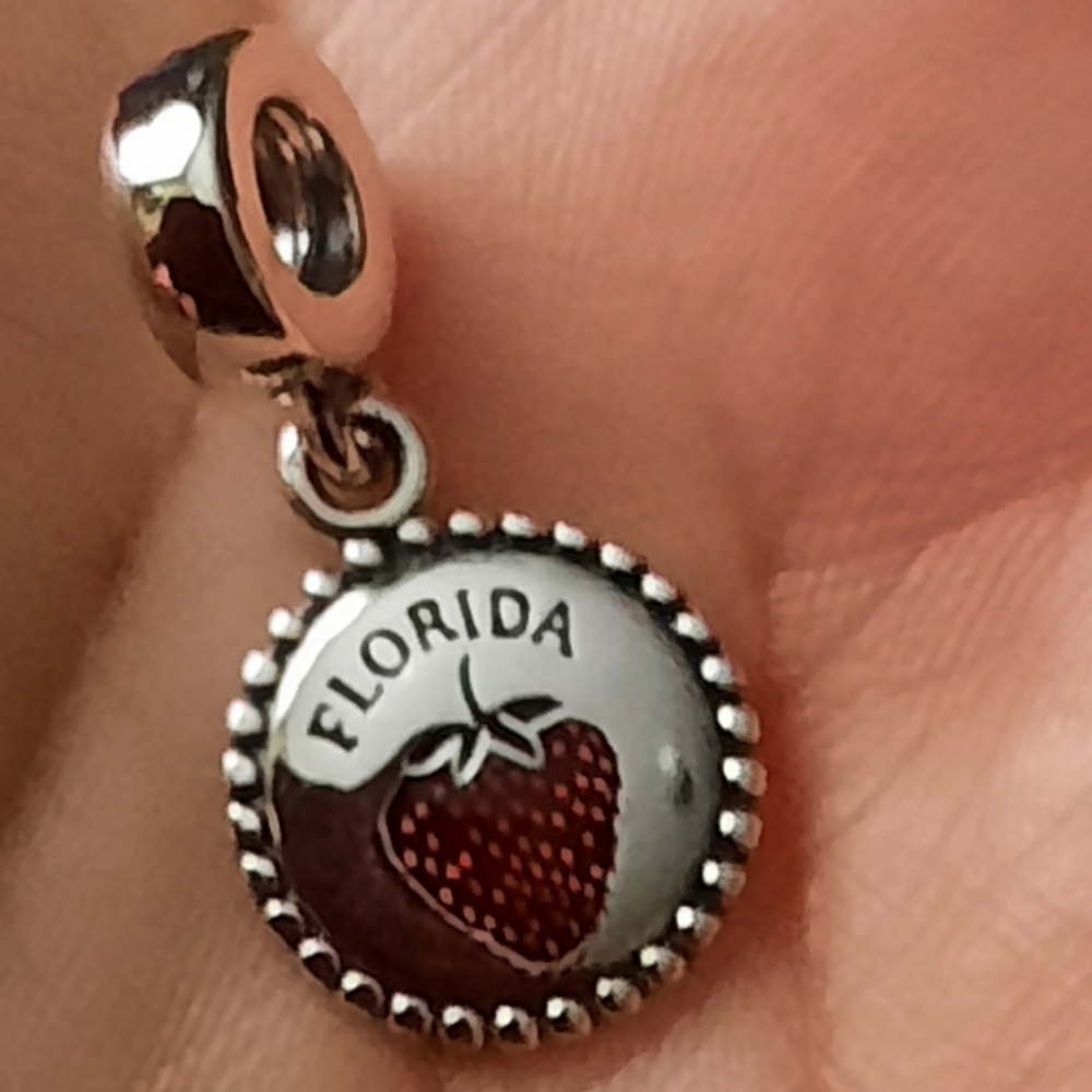Exclusive 🍓 dangle